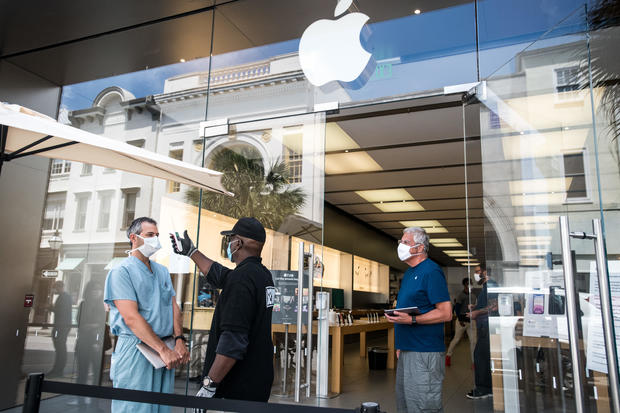 Apple Re-Opens Retail Store In Charleston, SC Amid COVID-19 Pandemic 