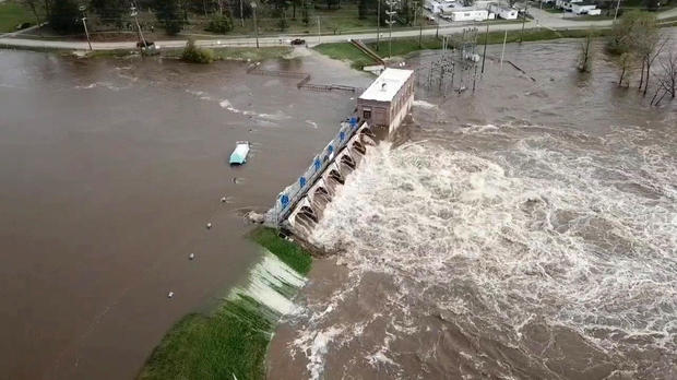 Michigan dam failures force 10,000 to evacuate and could leave one city under 9 feet of water Michigan-dam-failures-2020-05-20t050311z
