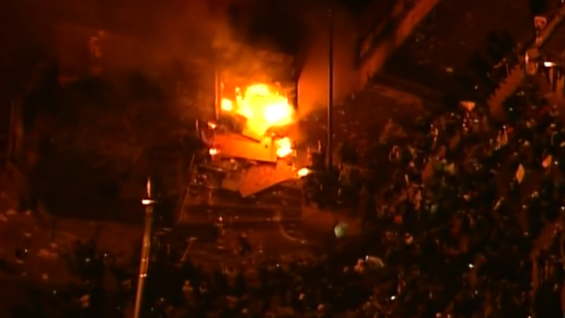 minneapolis-police-third-precinct-on-fire.png 