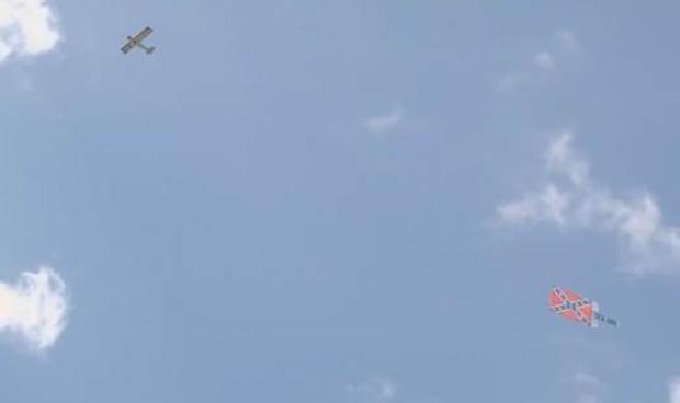 plane-flies-confederate-flag-banner-before-nascar-race-at-bristol-motor-speedwaly-in-tennessee-071520.jpg 