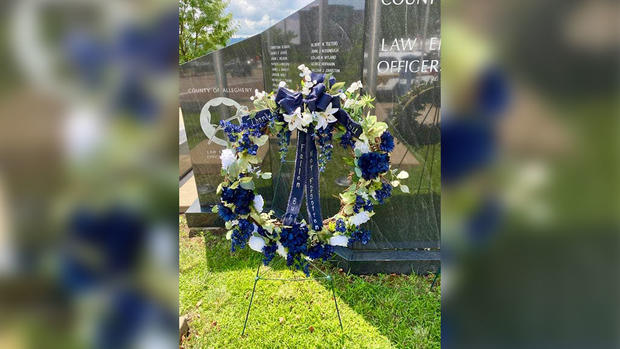 pittsburgh-police-wreath-donation 