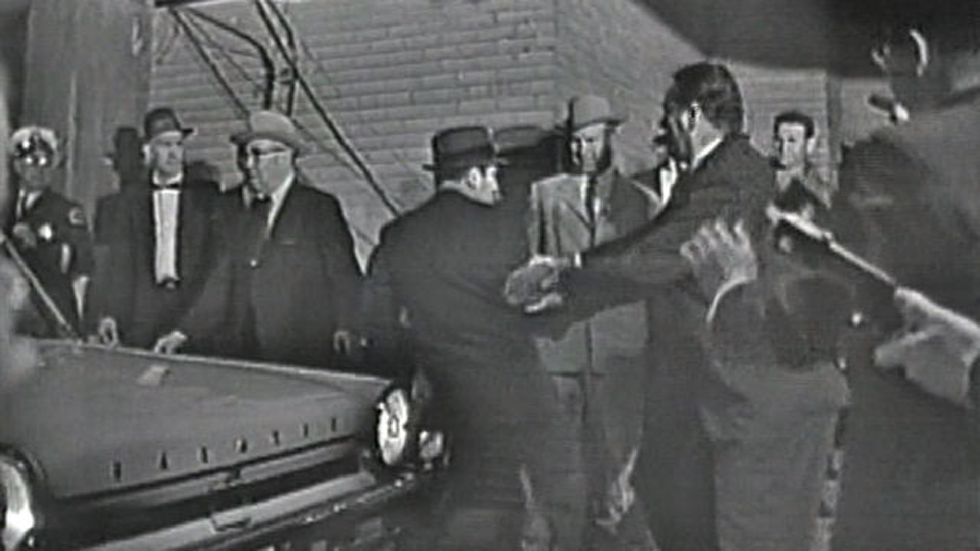 Lee Harvey Oswald shot - CBS News