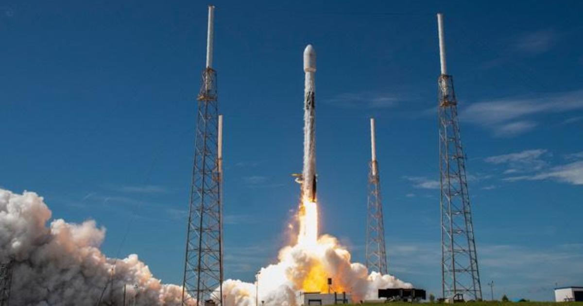 Photo of SpaceX odštartuje jedno spustenie, druhý posunie dopredu