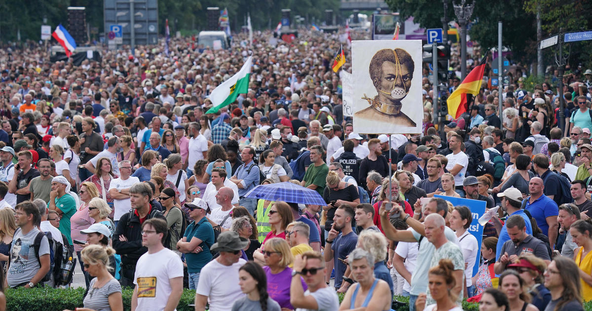 Berlin Police Break Up Anti Coronavirus Protest After 18 000 Gather With No Masks Or Social Distancing Cbs News