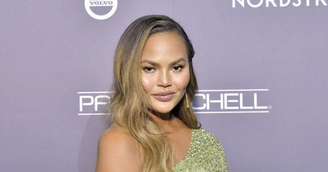 John Legend Dedicates Emotional Performance To Wife Chrissy Teigen After Pregnancy Loss Cbs News chrissy teigen and john legend mourn loss of their baby