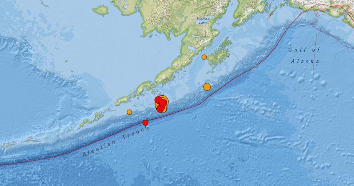 7 5 Magnitude Earthquake Strikes Near Alaska Triggering Tsunami Advisory Cbs News
