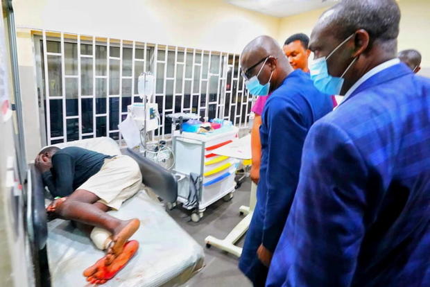 Lagos State Goveror Babajide Sanwo-Olu visits injured people at a hospital in Lagos 