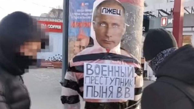 putin-mannequin-protest.jpg 