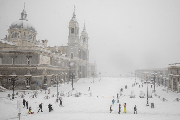 Snow Hits Madrid As Temperatures Plummet In Spain 