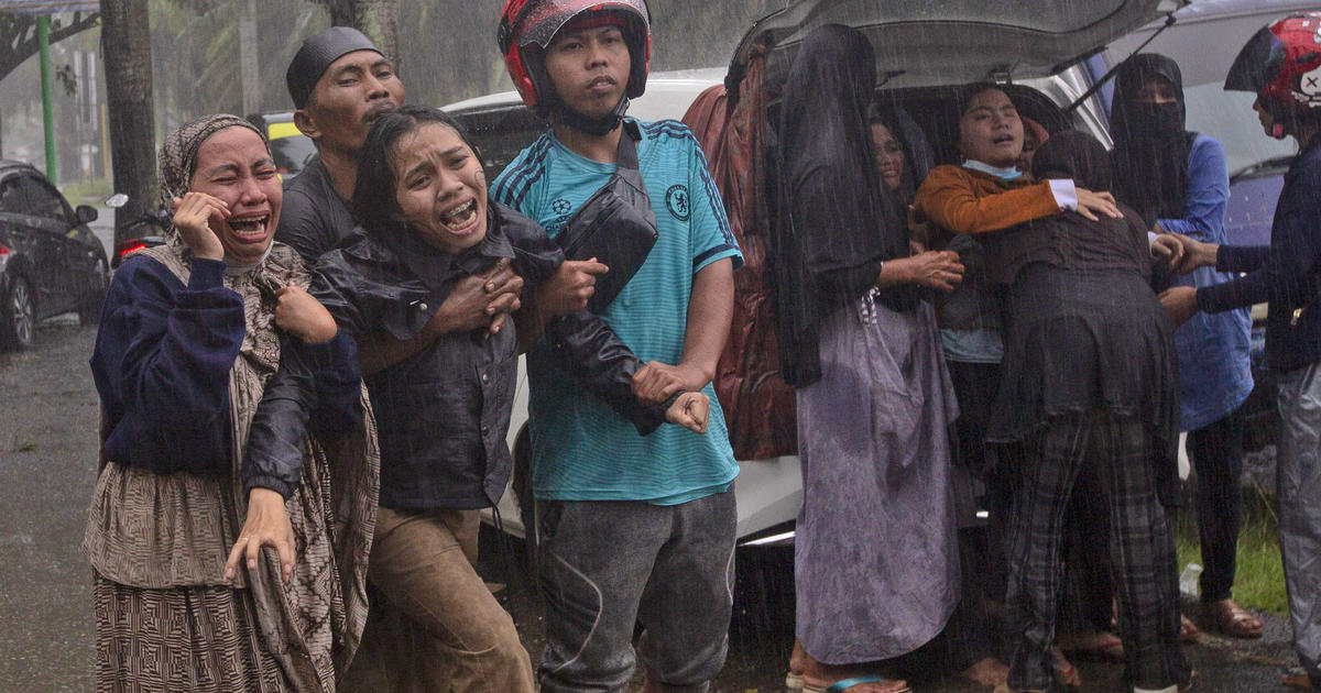 Dozens killed in powerful earthquake in Indonesia overthrow homes and buildings
