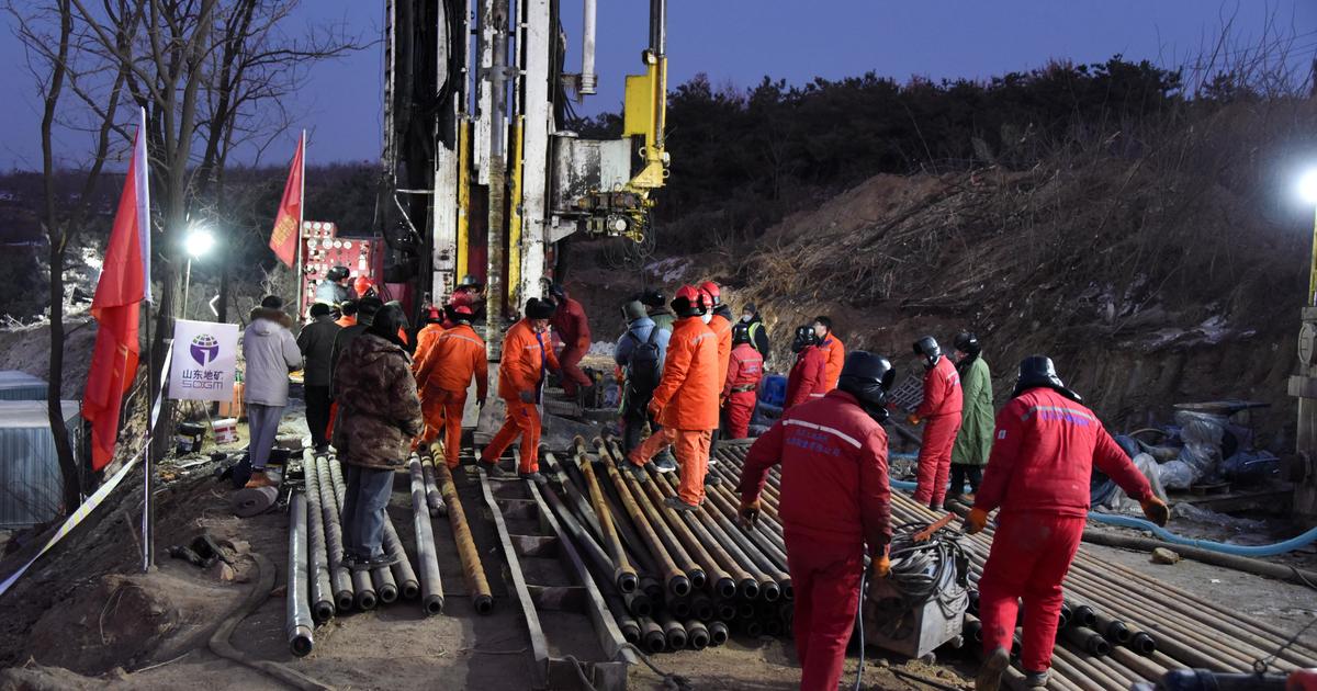 Chinese gold miners trapped will not be rescued for at least 15 more days, city officials warn