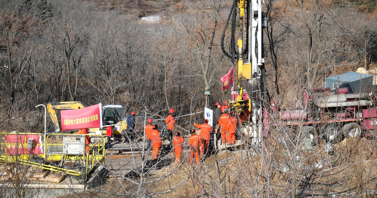 Blocked Chinese miners demand porridge and pickles while the rescue operation continues