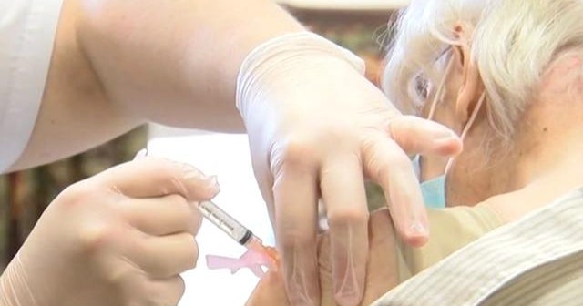 States scramble for more COVID-19 vaccines, new concern over contagious variant