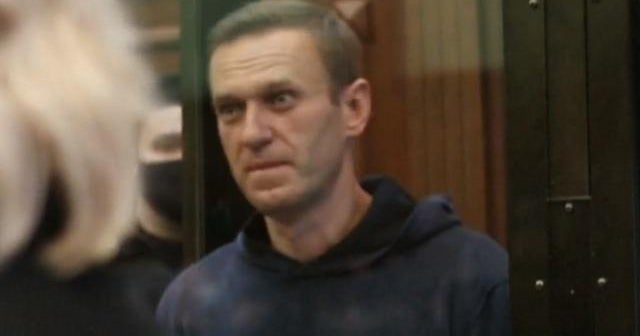 Putin critic Alexey Navalny faces jail term as supporters, police face-off