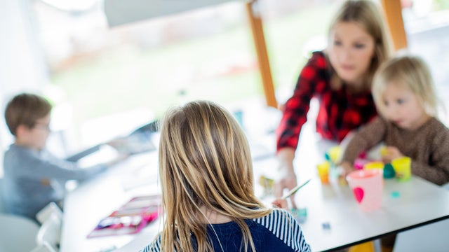 Coronavirus - teacher and kids homeschooling 