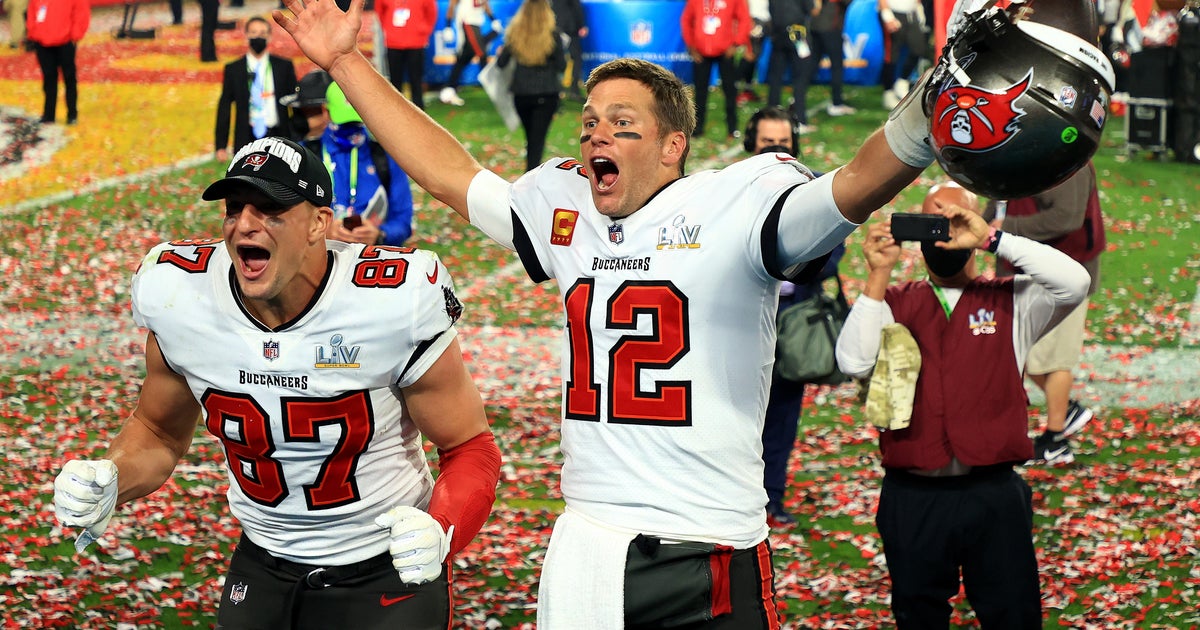 The Tampa Bay Buccaneers destroy the Kansas City Chiefs in Super Bowl LV, 31-9