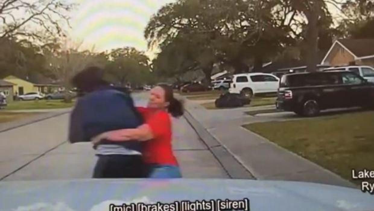 Video Captures Texas Mom Tackling Man Accused Of Peeping Into Her Daughter S Window Cbs News