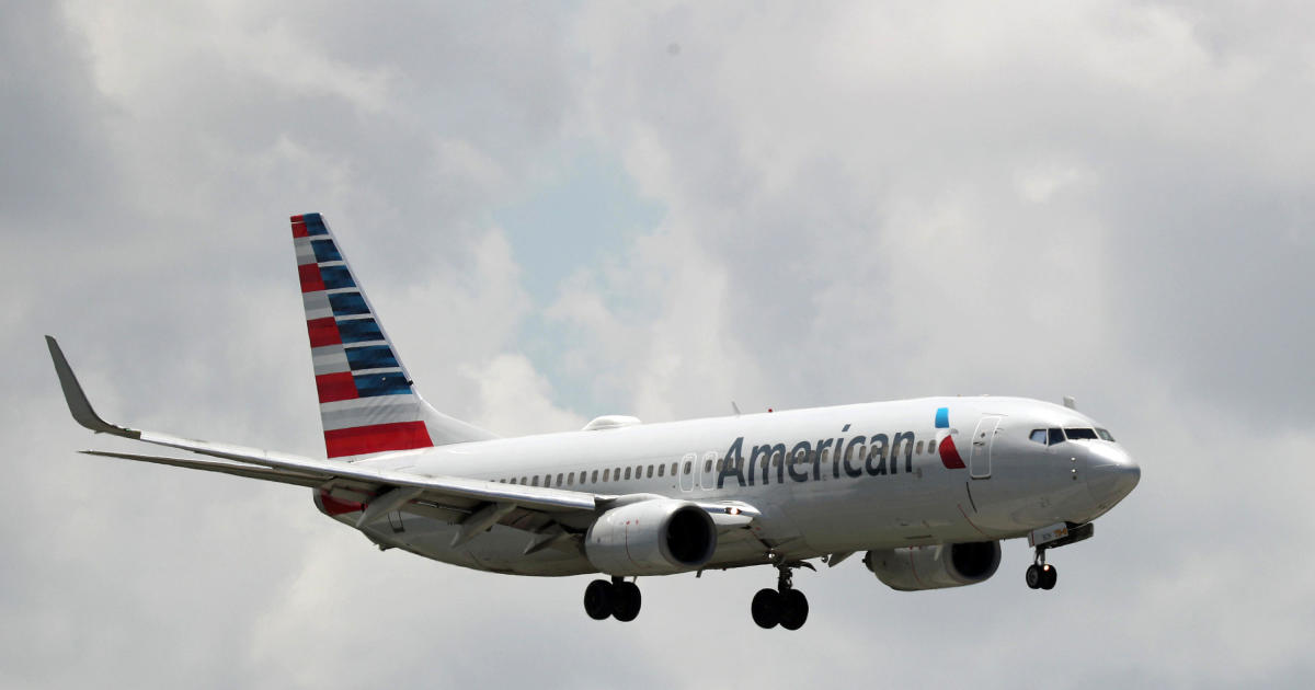 The American Airlines pilot reports that a “long, cylindrical object” flies by while flying over New Mexico