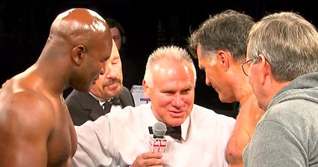 Mitt Romney steps into boxing ring for charity