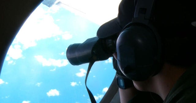 Search for Malaysia Airlines Flight 370: Planes spot objects in water off Australia