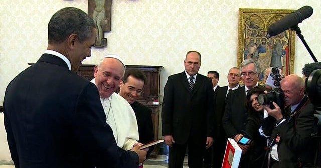President Obama presents gift to Pope Francis