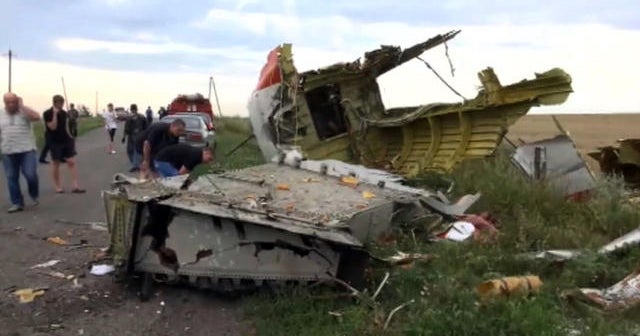 Watch: Crews sift through wreckage of Malaysian Airlines Flight 17