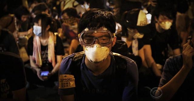 Hong Kong government agrees to talks with demonstrators