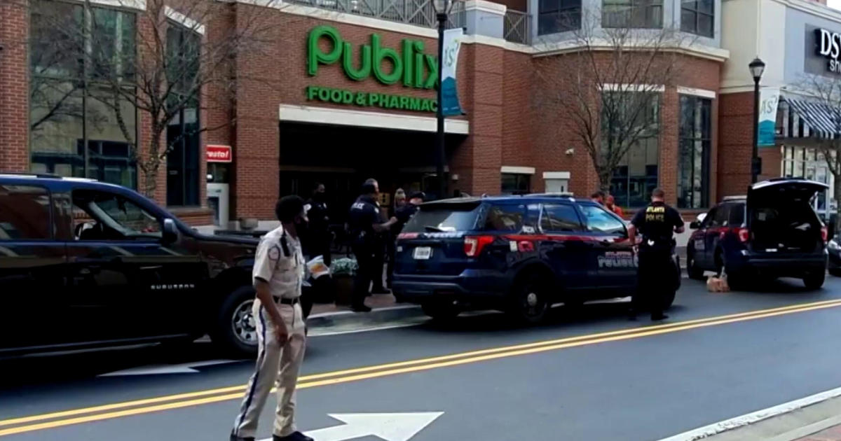 Man arrested after allegedly entering Atlanta Publix with five weapons and body armor