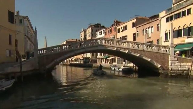 venice-canal.jpg 