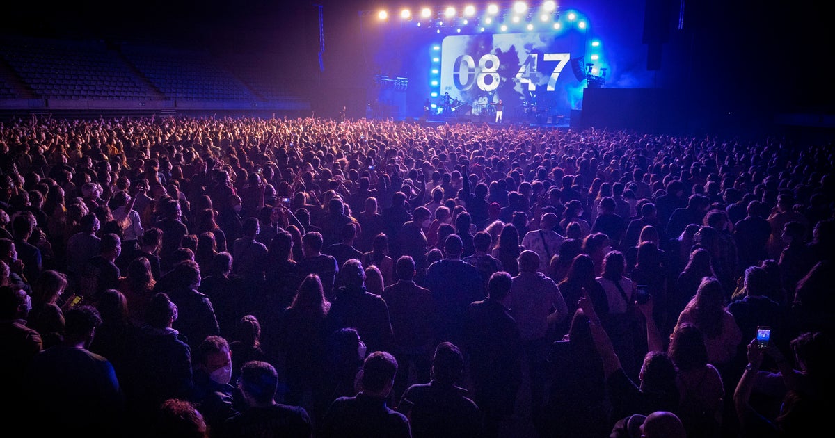 5,000 attend Barcelona concert after COVID-19 screenings
