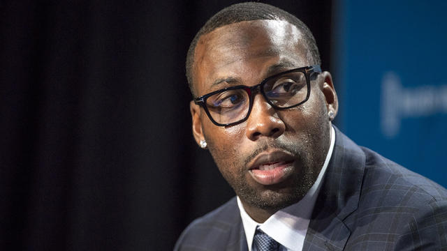 Retired Nfl Star Anquan Boldin Helps Hometown Get Vaccinated Cbs News Retired Nfl Star Anquan Boldin Helps Hometown Get Vaccinated Cbs News