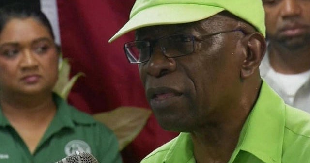 Indicted former FIFA exec admits to taking bribe