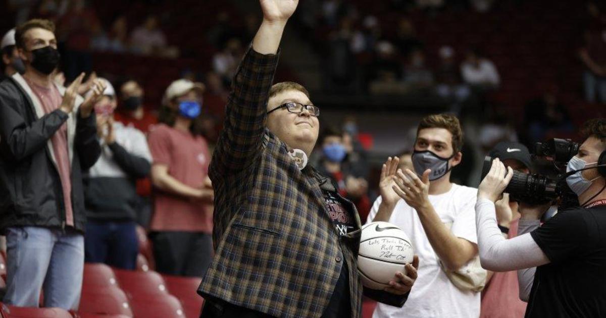 Death of Alabama fan who attended NCAA Tournament prompts contact tracing in Indiana