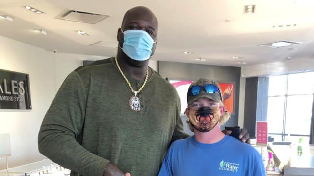 Shaq Buys Engagement Ring For Stranger While Shopping Cbs News