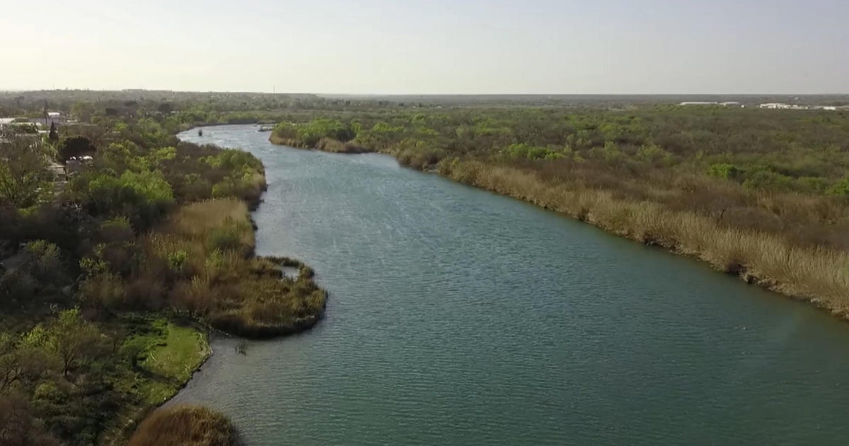 A hotel for migrants crossing the U.S. southern border - 60 Minutes+ - Vimarsana News