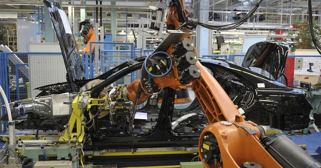 MoneyWatch: U.S. economy beats expectations; Mercedes-Benz swapping out robots