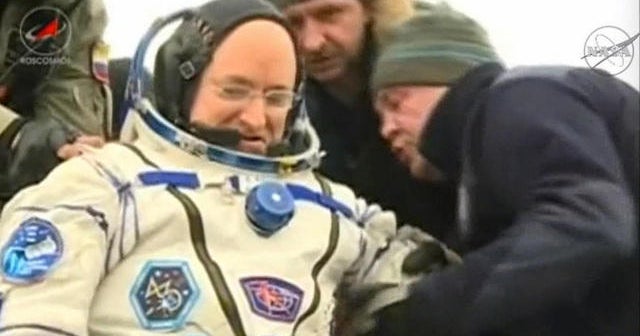 Scott Kelly back on Earth after 340 days in space