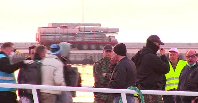 Hundreds of migrants returned back to Turkey
