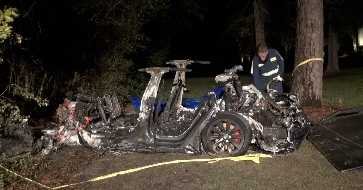 No one was driving Tesla before fiery crash that killed 2 passengers in