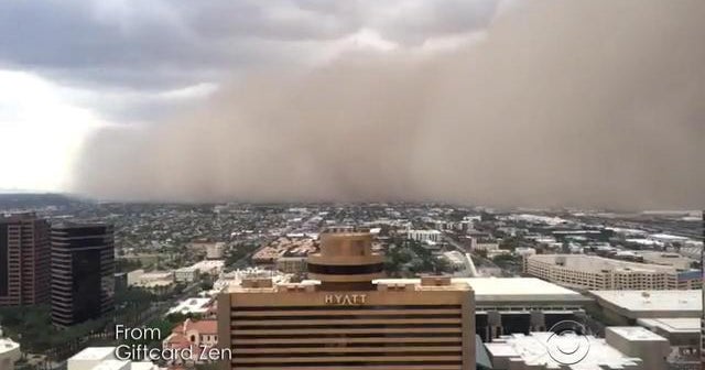 Dust storm smothers Phoenix