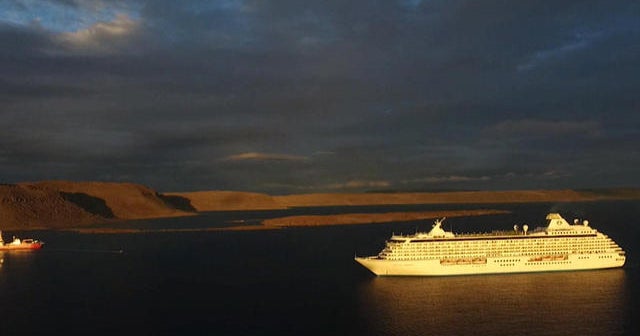 Cruise ship navigates once-impassable Northwest Passage