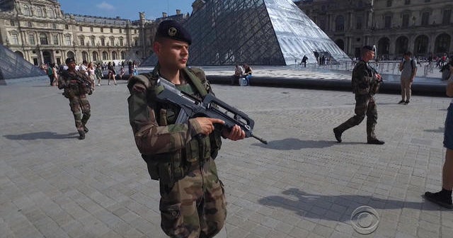 Paris on alert after attack at Louvre museum