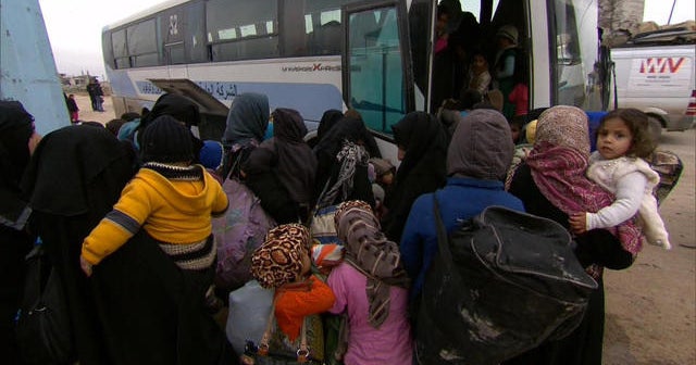 Thousands flee western Mosul as Iraqi forces target ISIS