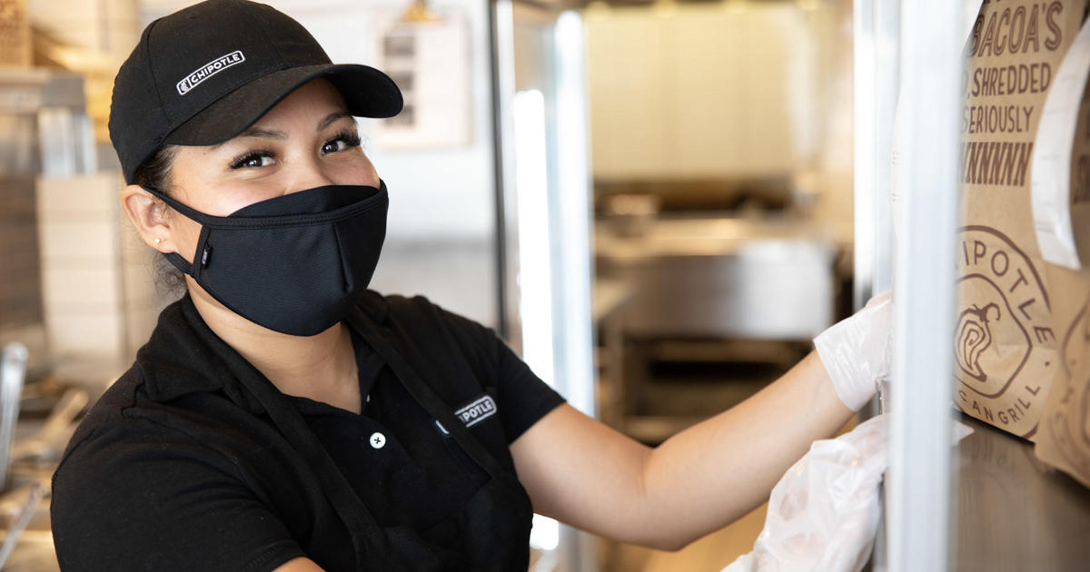 Chipotle hikes average wage to $15 an hour amid labor squeeze
