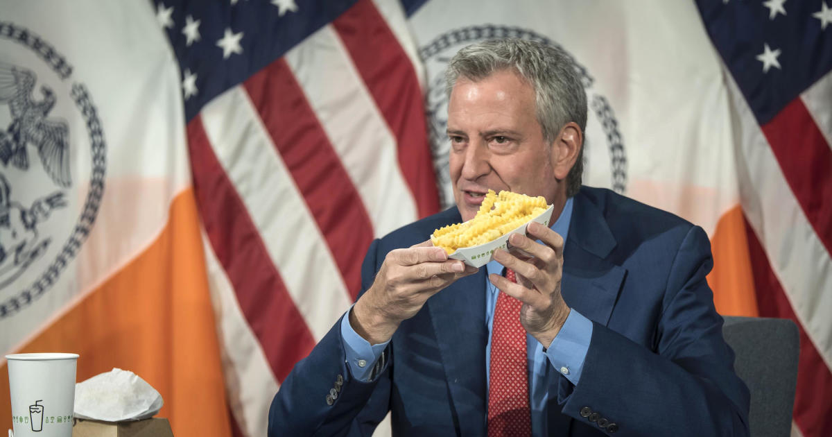 New York Mayor Bill de Blasio tempts New Yorkers with free fries: "Mmm, vaccinations"
