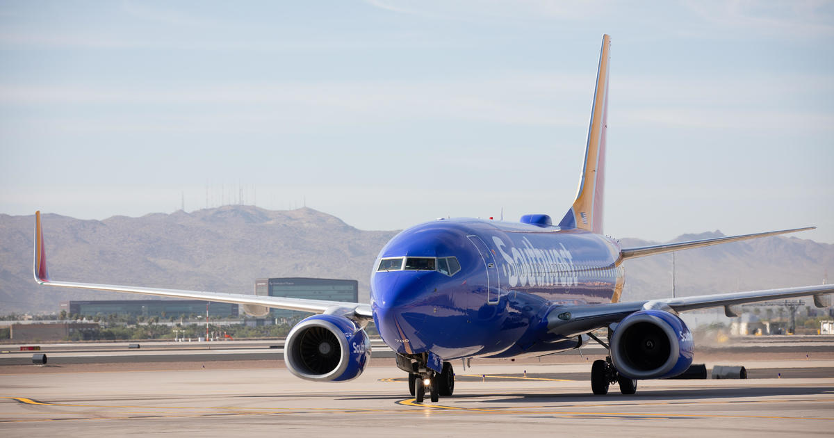 Southwest Flight Attendant S Bloody Assault By Passenger Part Of Disturbing Trend Cbs News