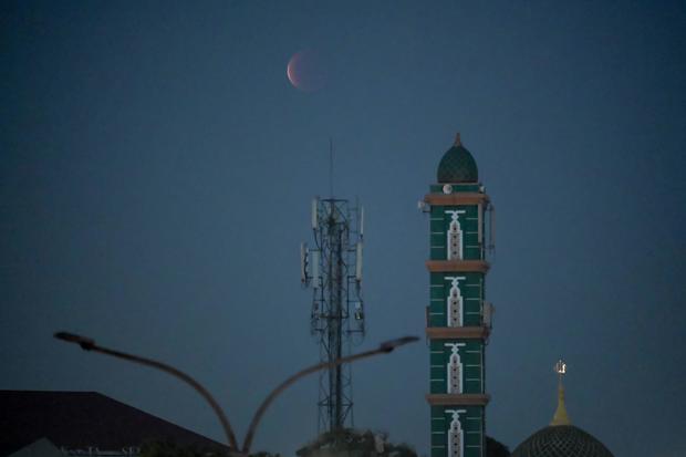 INDONESIA-SCIENCE-ASTRONOMY-MOON-ECLIPSE 