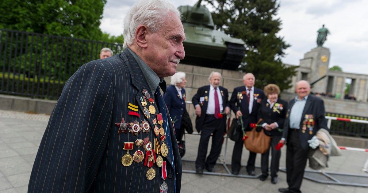 Last surviving soldier who helped liberate Auschwitz dies at 98