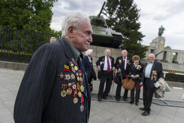 Ukrainian veteran David Dushman mourns during a 2015 memorial service in Berlin, Germany, for Soviet Red Army members who fought during World War II. NURPHOTO/NURPHOTO/GETTY