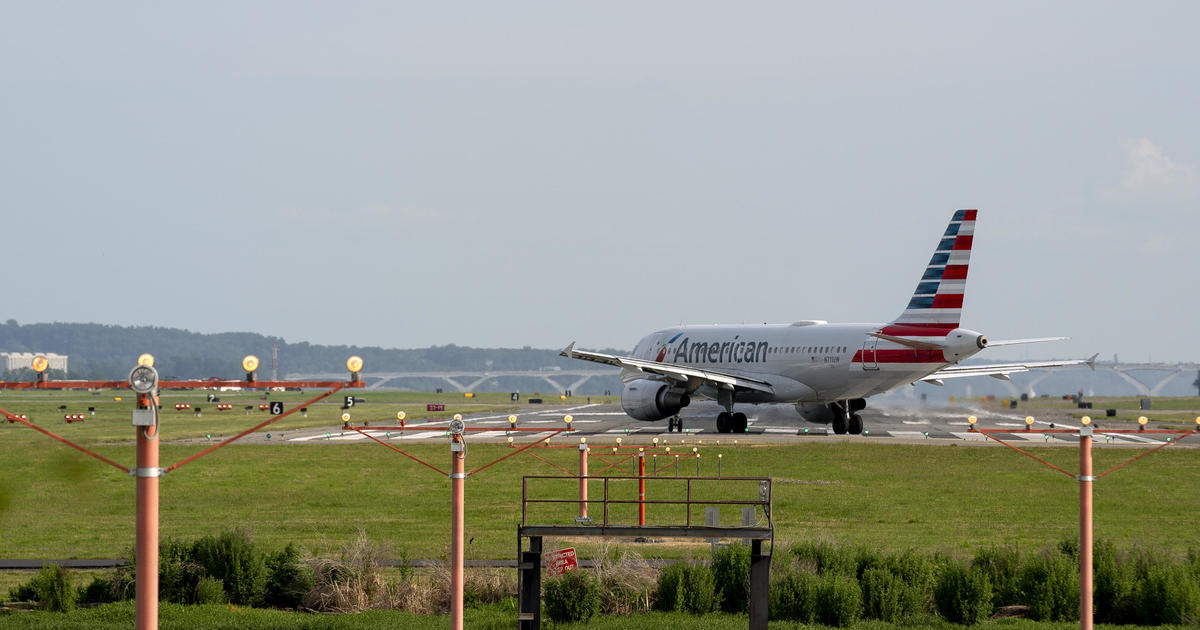 American Airlines cancels hundreds of flights amid staff shortages, maintenance issues
